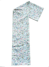 Load image into Gallery viewer, Peranakan Teapot / Chinese Floral Reversible Table Runner