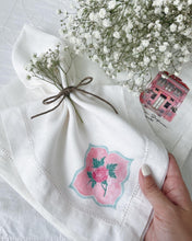 Load image into Gallery viewer, Peranakan Rose Linen Napkin Set
