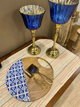 Load image into Gallery viewer, Round Cheeseboard with cutlery
