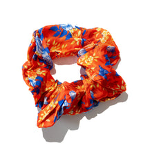 Load image into Gallery viewer, Silk Scrunchies
