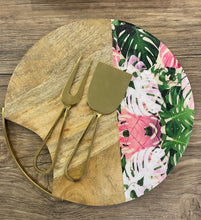 Load image into Gallery viewer, Round Cheeseboard with cutlery
