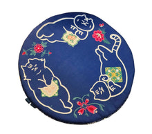 Load image into Gallery viewer, Kitty &amp; Peranakan Flowers Pot holder (3 cats)
