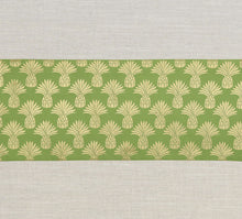 Load image into Gallery viewer, Pineapple Table &amp; Bed Runner
