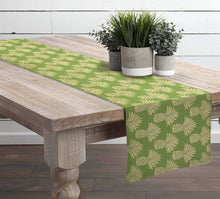 Load image into Gallery viewer, Pineapple Table &amp; Bed Runner
